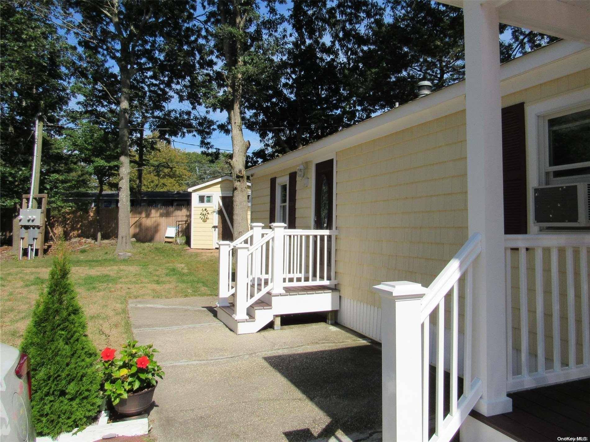 Riverhead, NY 11901,277-26 Old Country RD