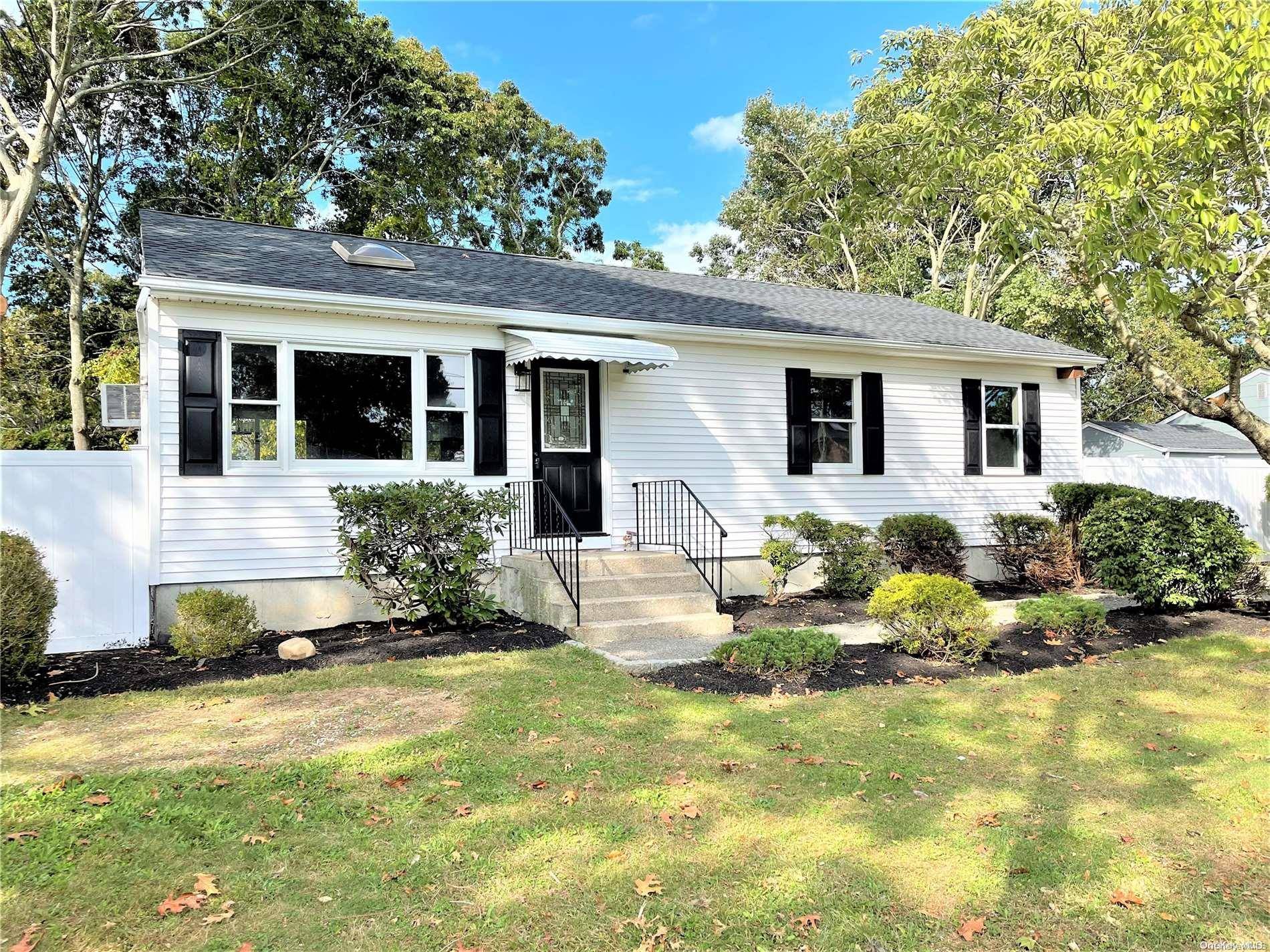 Shirley, NY 11967,7 W Arpage DR