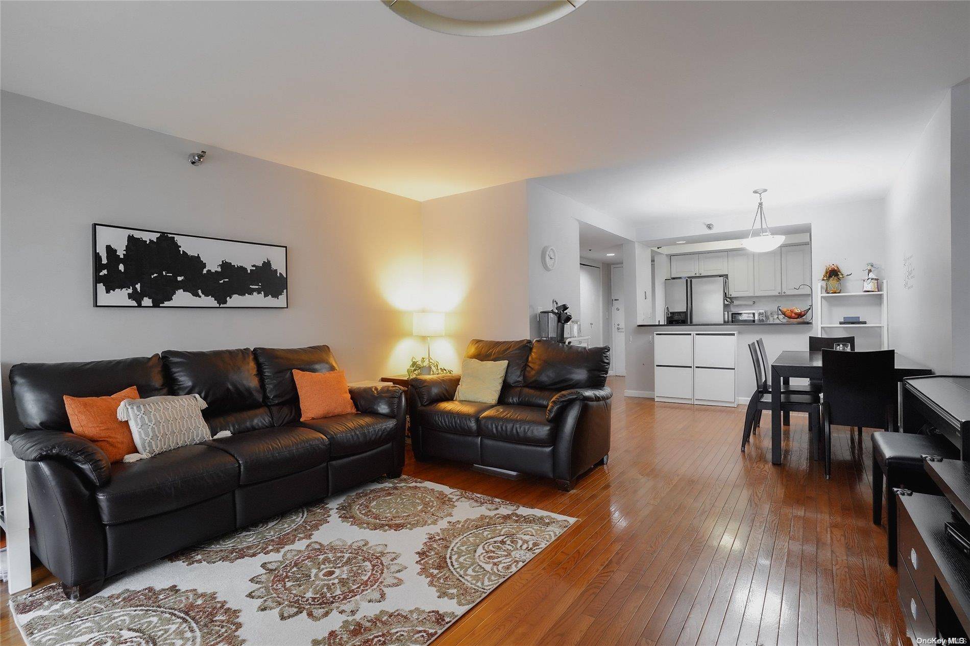 Great Neck, NY 11021,88 Cuttermill Rd #318