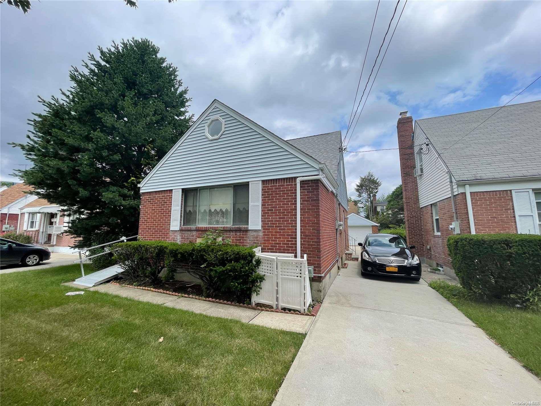 New Hyde Park, NY 11040,76-25 269th ST