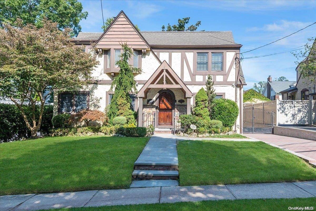 Douglaston, NY 11362,3 Carolina RD