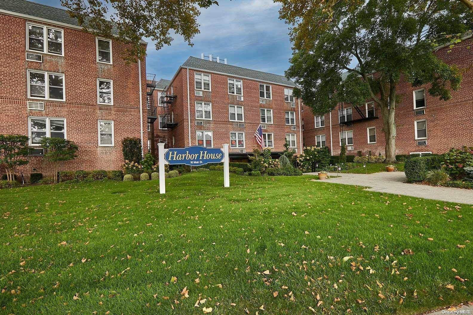 East Rockaway, NY 11518,16 Main ST #1 P