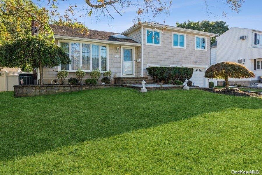 Massapequa, NY 11758,111 Henry ST