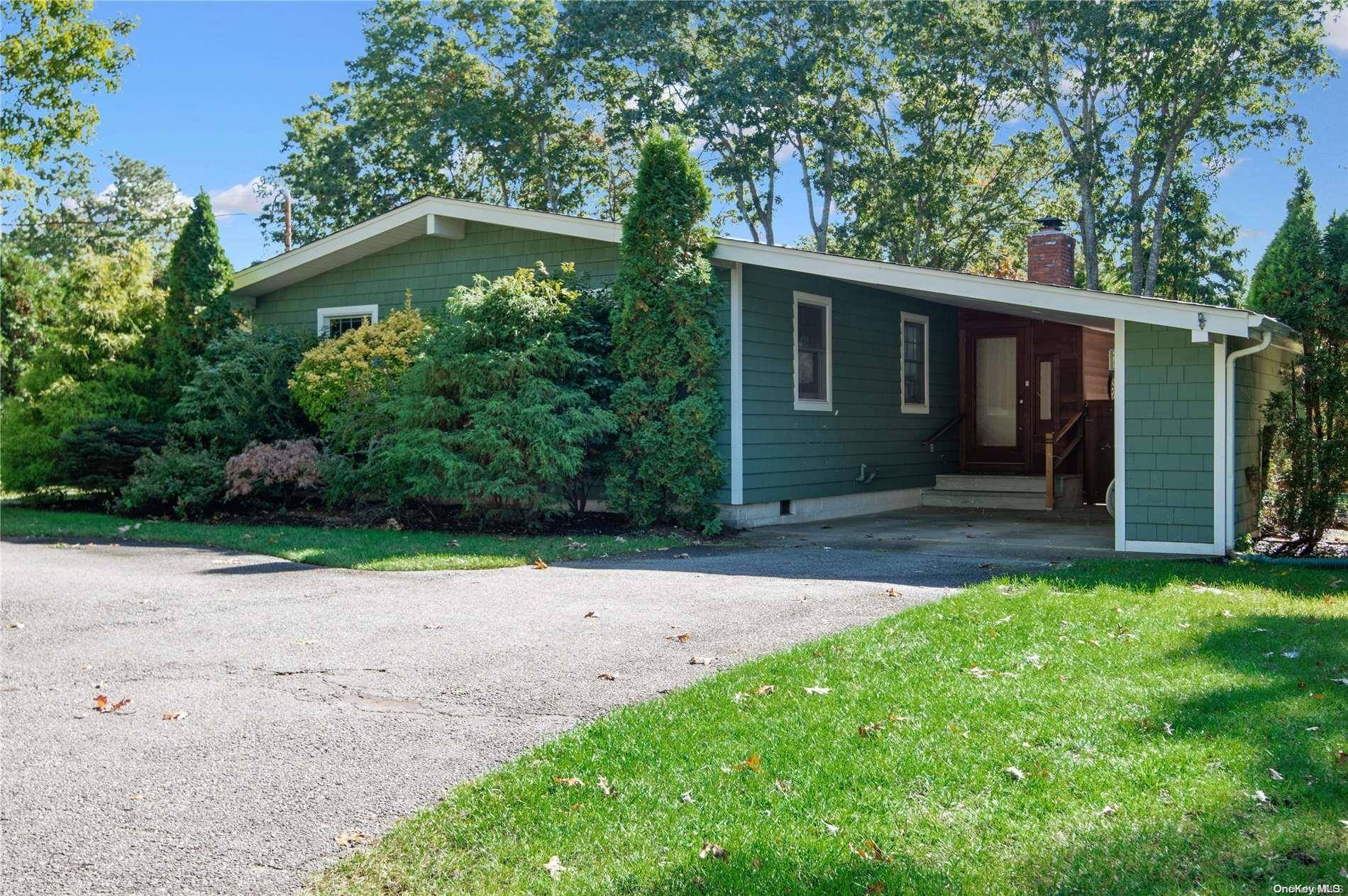 Hampton Bays, NY 11946,5 Oakwood RD