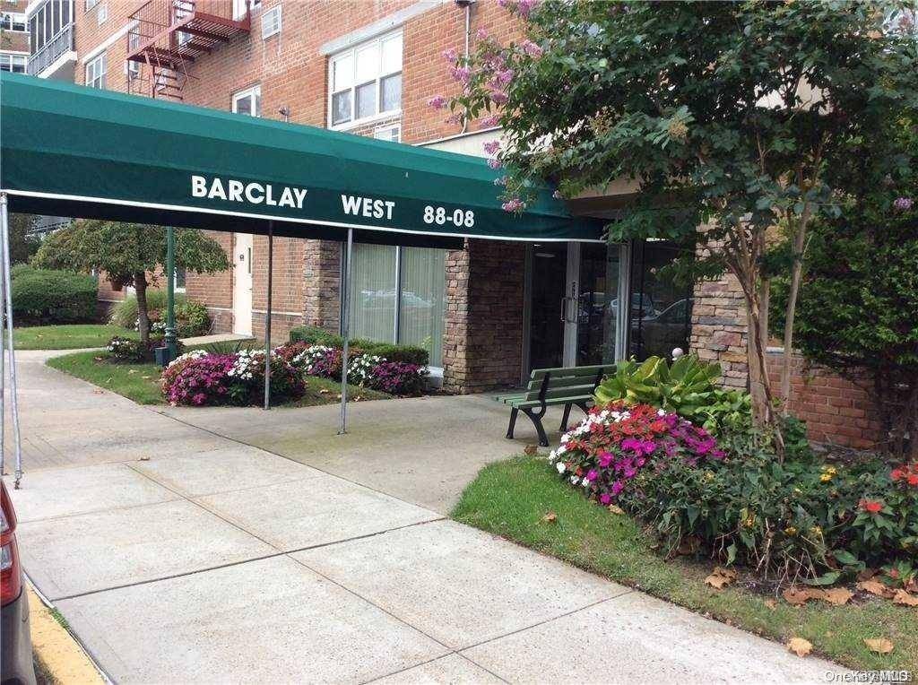 Howard Beach, NY 11414,88-08 151 AVE #5D