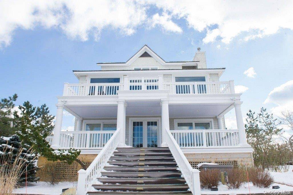 Westhampton Beach, NY 11978,333 Dune RD