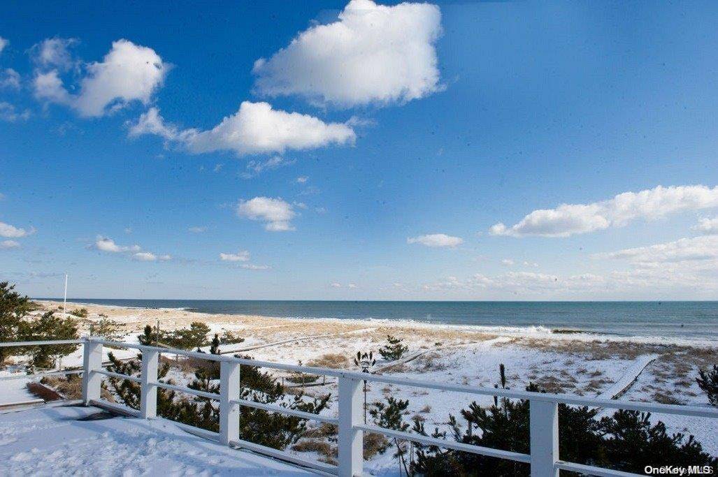 Westhampton Beach, NY 11978,333 Dune RD