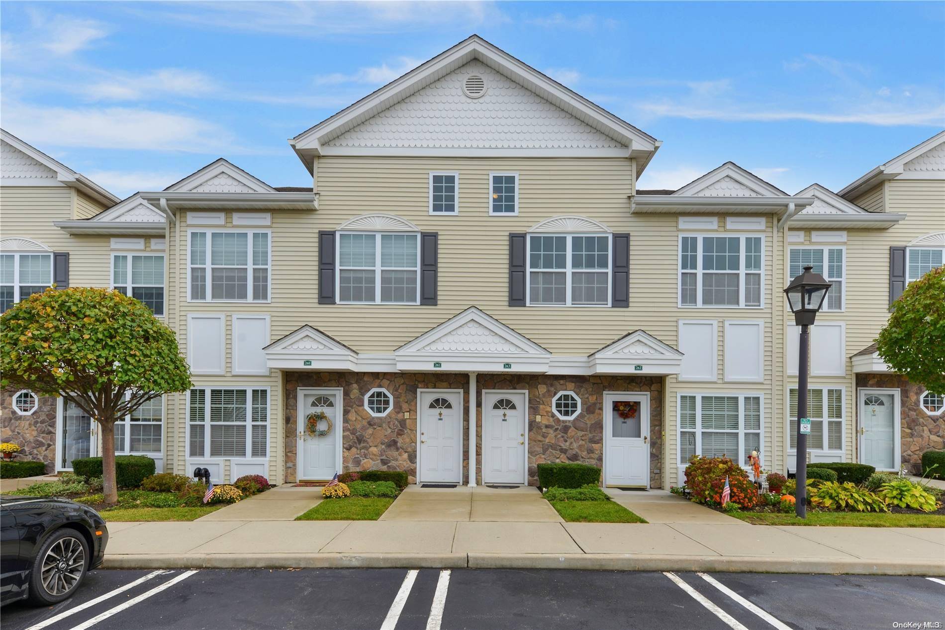 East Meadow, NY 11554,263 Spring DR #263