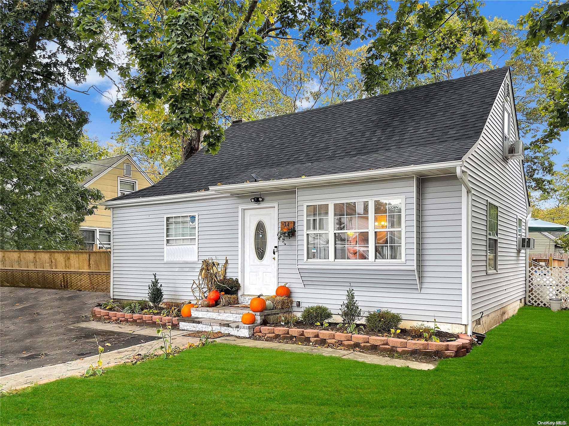 Shirley, NY 11967,34 Pinewood DR