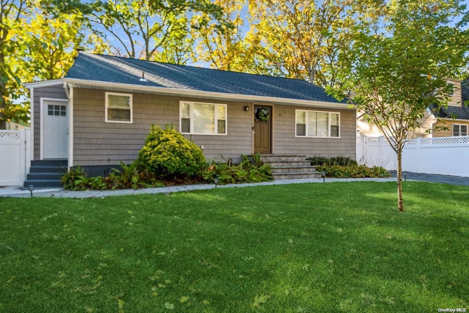 Huntington, NY 11743,32 Stuyvesant ST