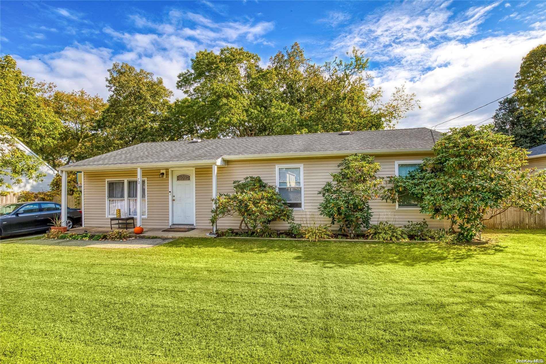 Shirley, NY 11967,70 Pinewood DR