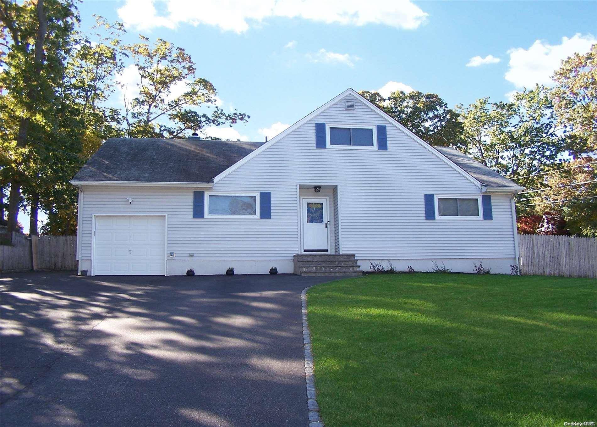 Ronkonkoma, NY 11779,2862 Pine AVE