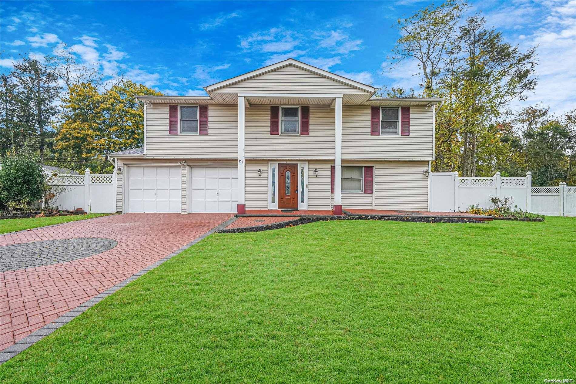 Lake Grove, NY 11755,21 Mosby DR