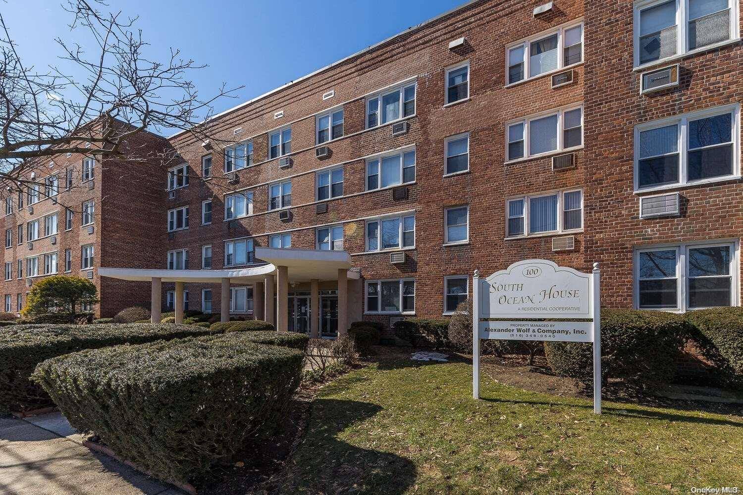 Freeport, NY 11520,100 S Ocean AVE #4J