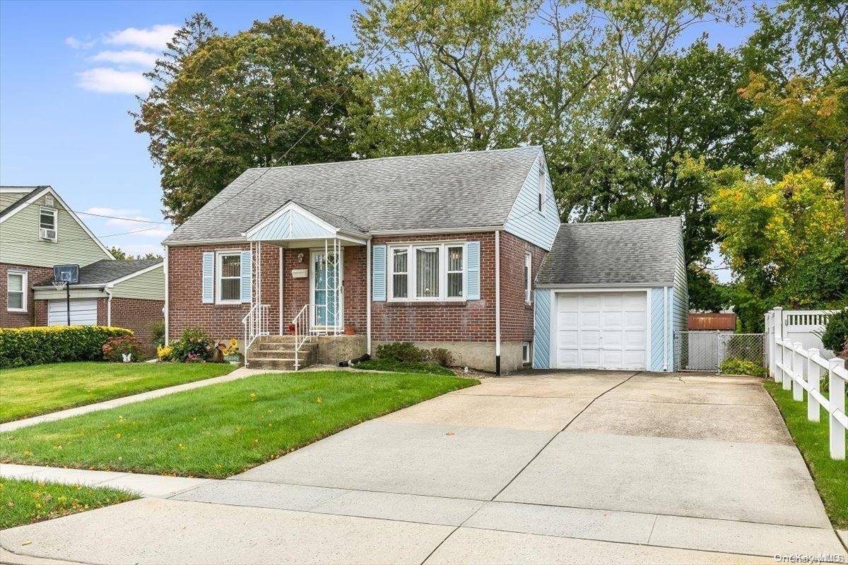 Farmingdale, NY 11735,70 Cedar DR