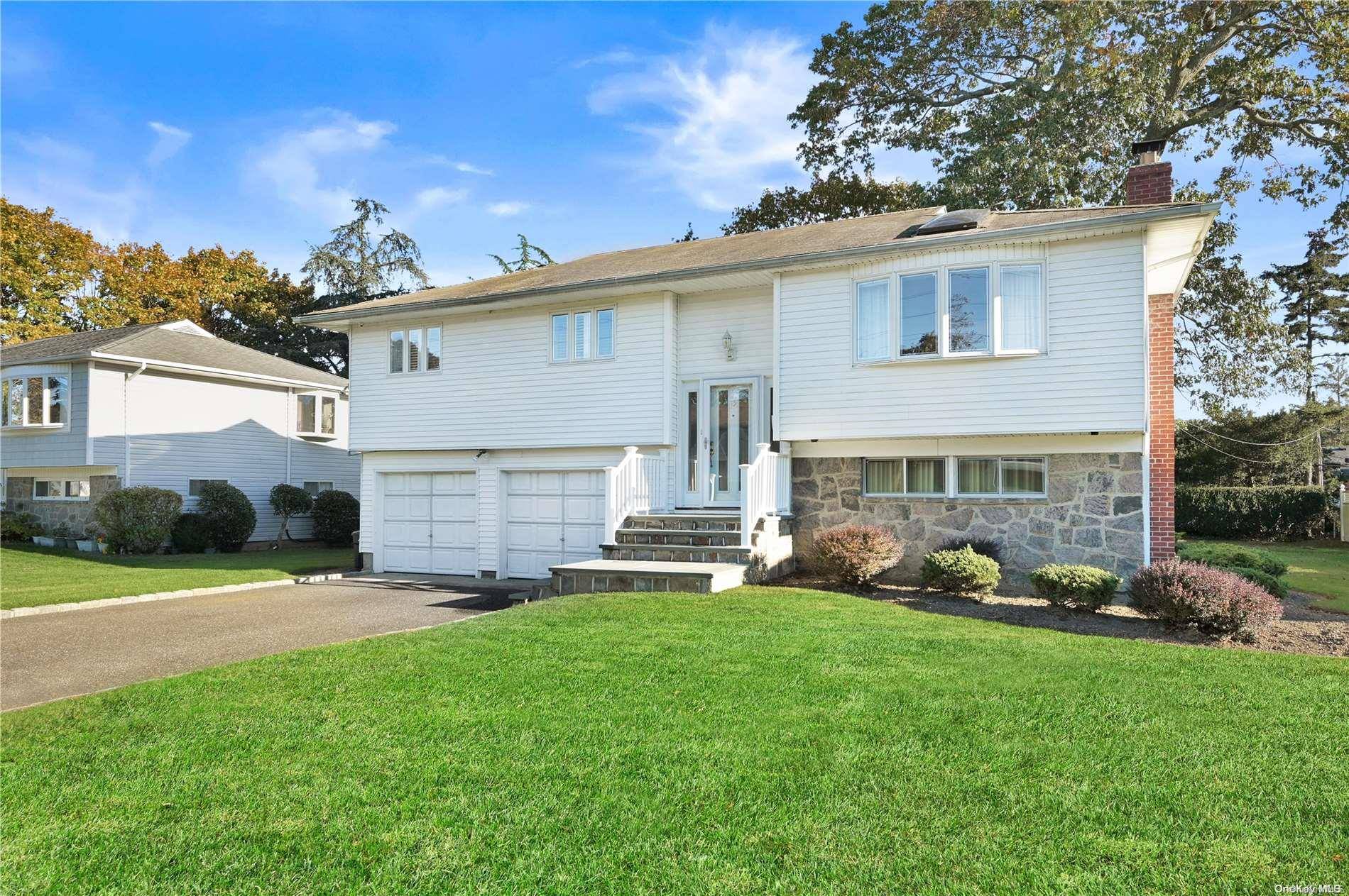 Old Bethpage, NY 11804,15 Lois LN