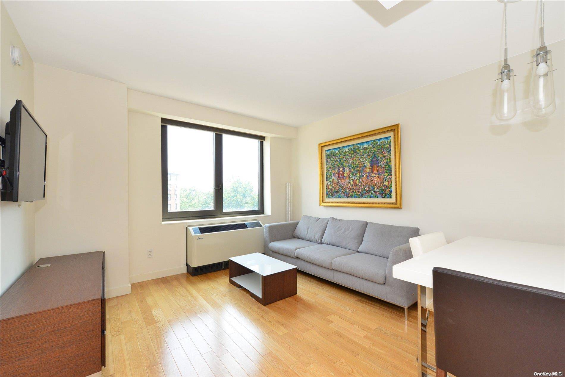 Flushing, NY 11354,39-16 Prince ST #6E