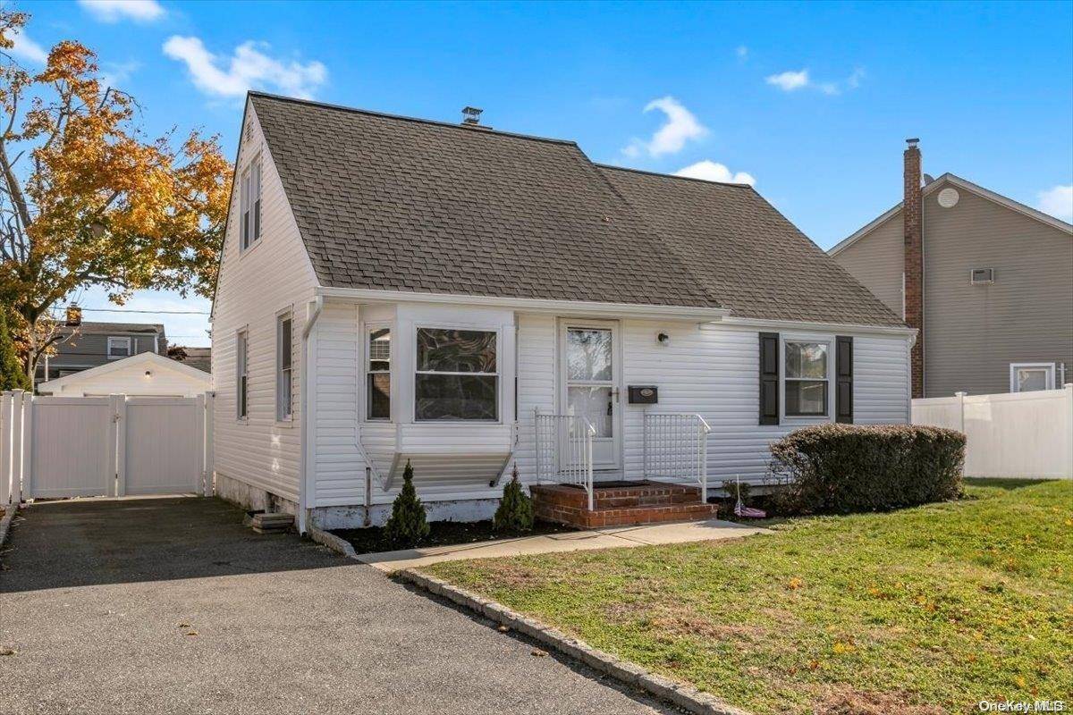 Bethpage, NY 11714,221 S Pershing AVE