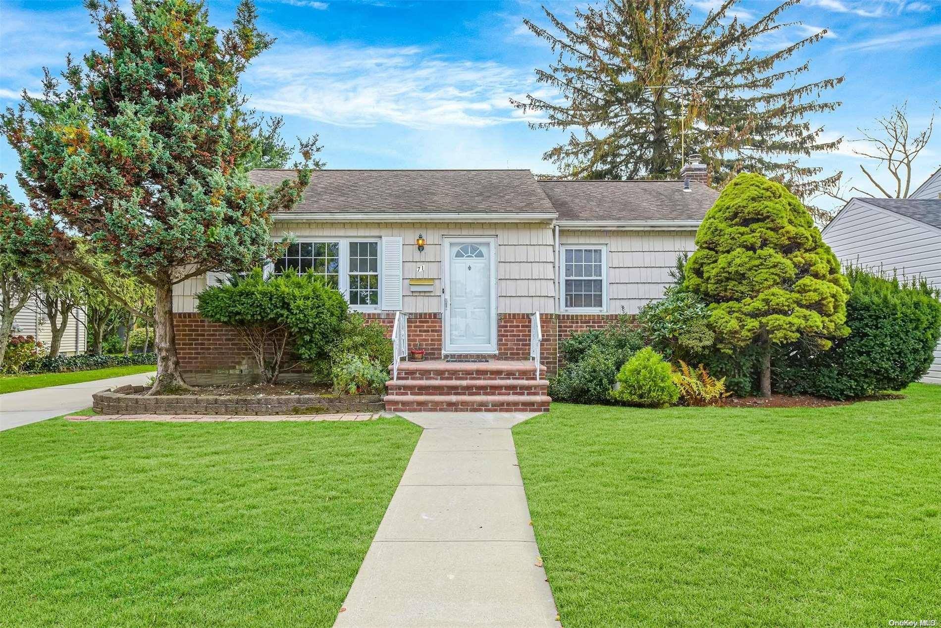 Hicksville, NY 11801,71 Spruce ST