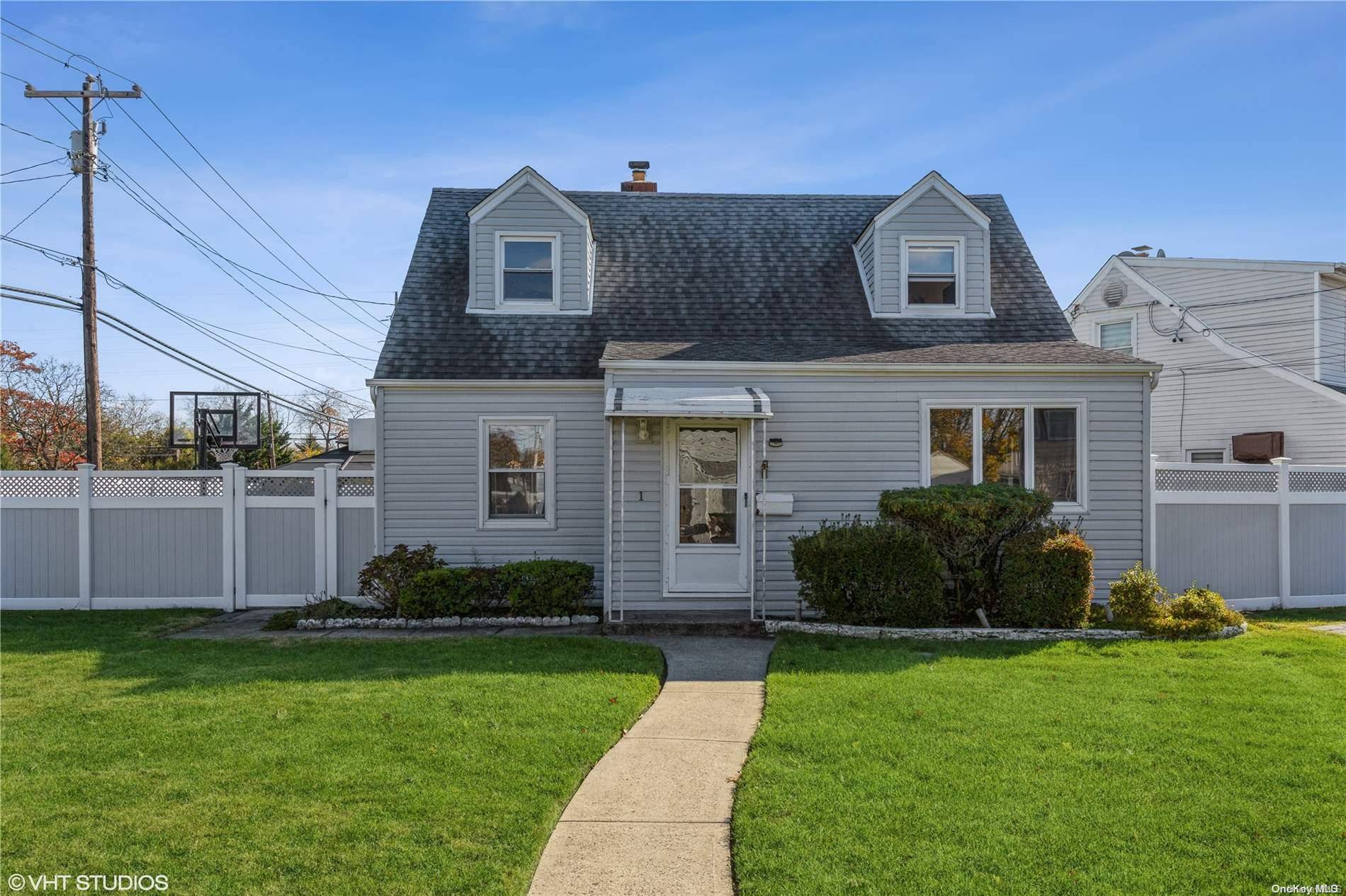 Valley Stream, NY 11581,1 Frederick PL