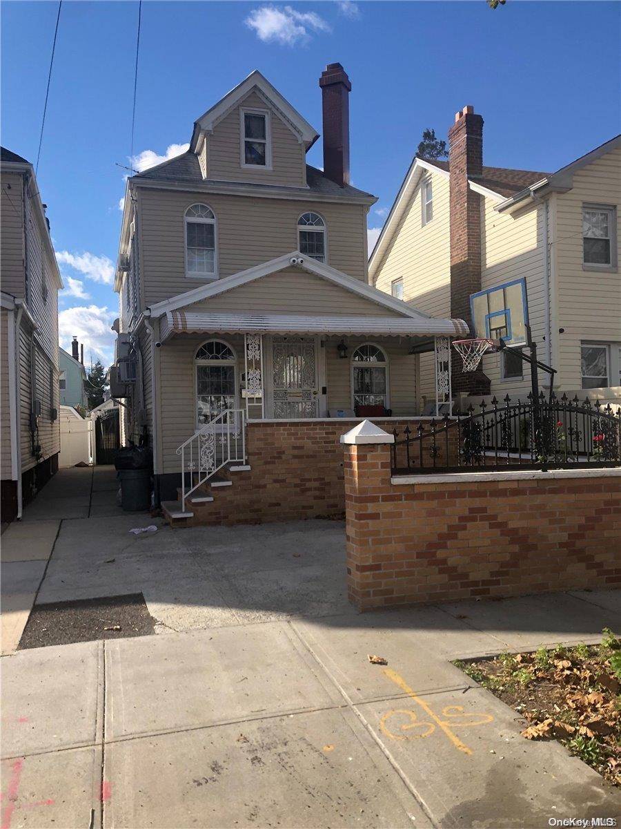 Hollis, NY 11423,90-44 201st ST