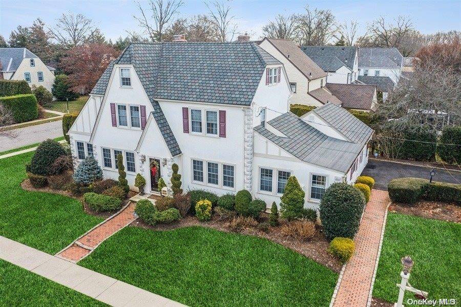 Garden City, NY 11530,96 Suffolk LN