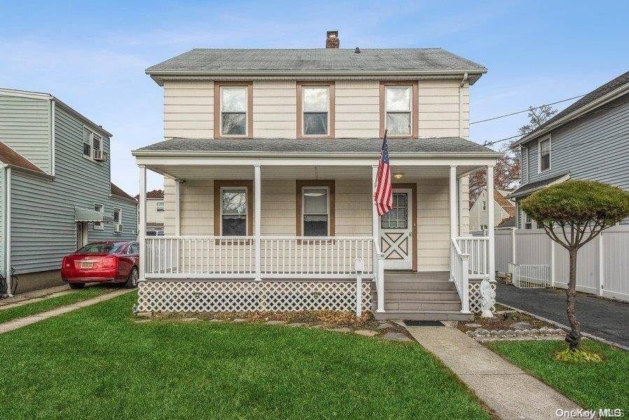 Westbury, NY 11590,43 Locust ST