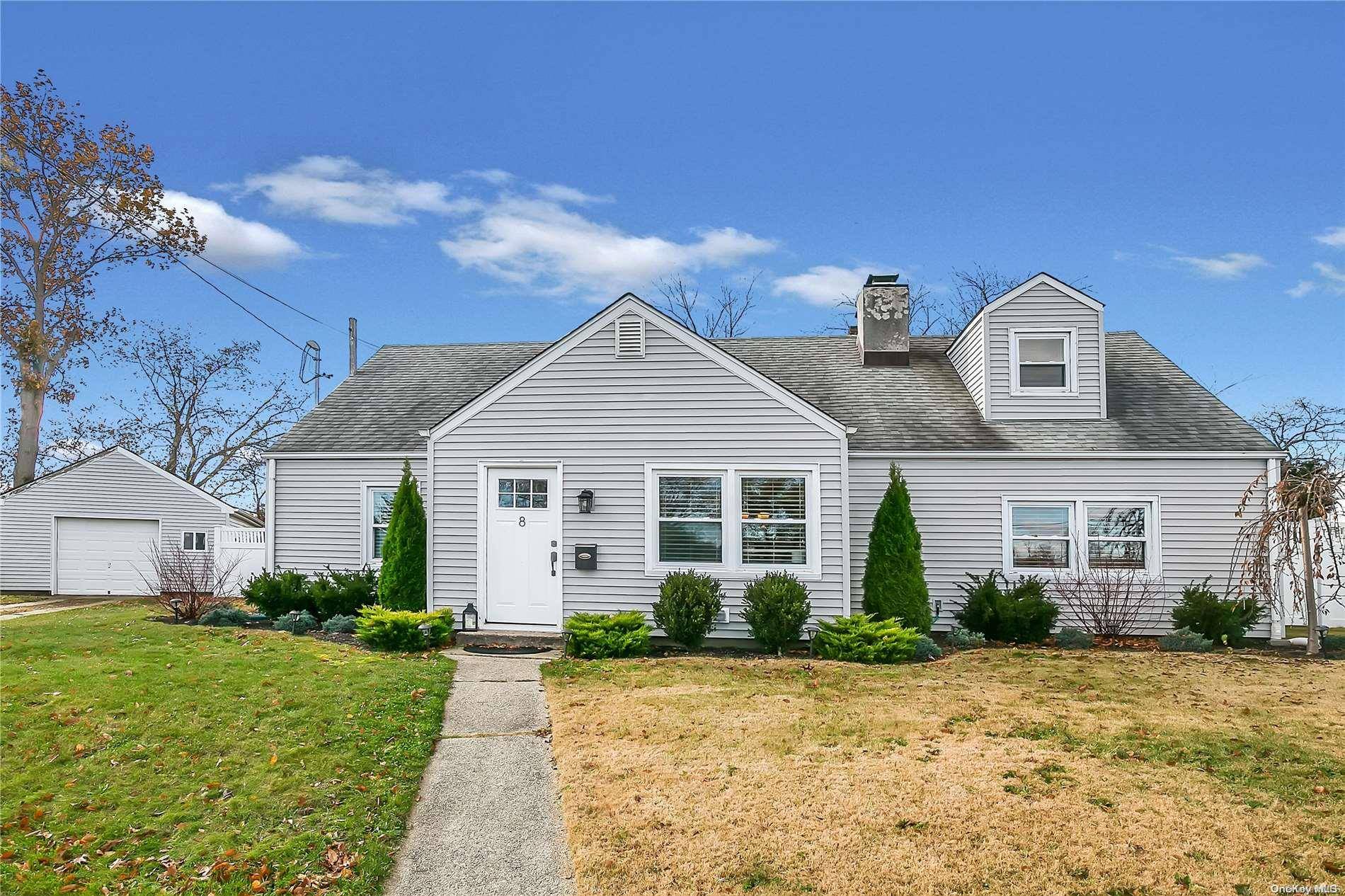 Farmingdale, NY 11735,8 Park CT