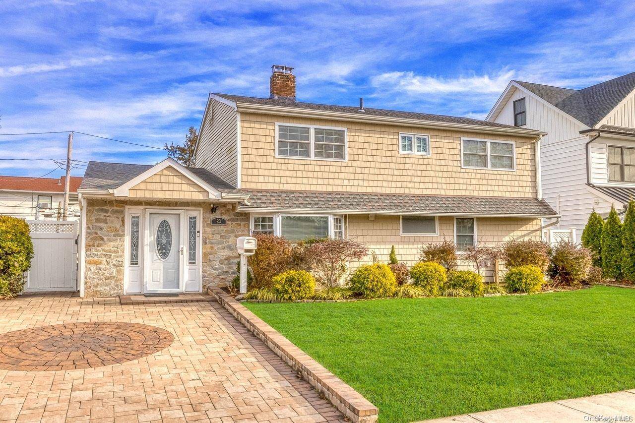 Westbury, NY 11590,23 Mellow LN