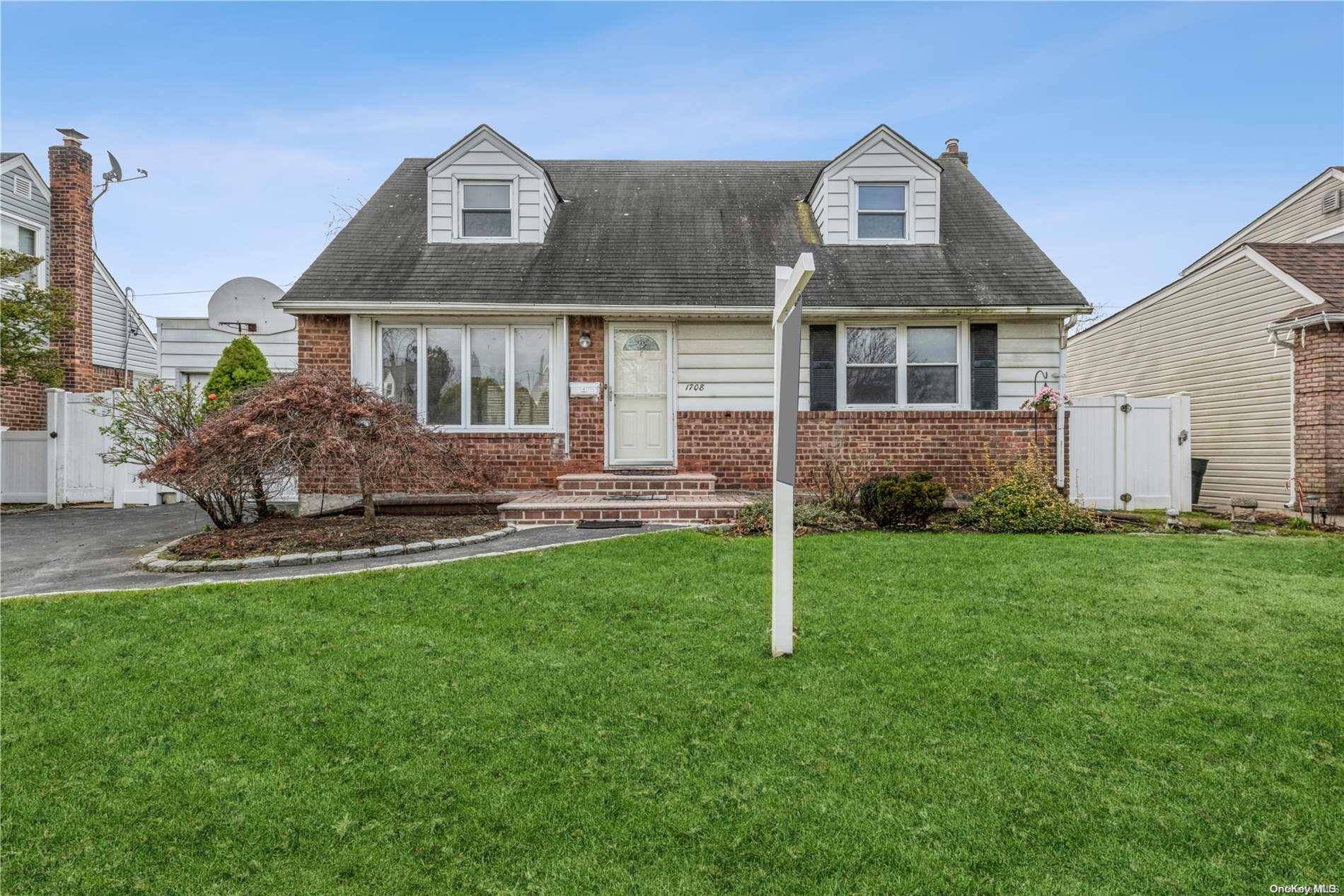 East Meadow, NY 11554,1708 Francis DR