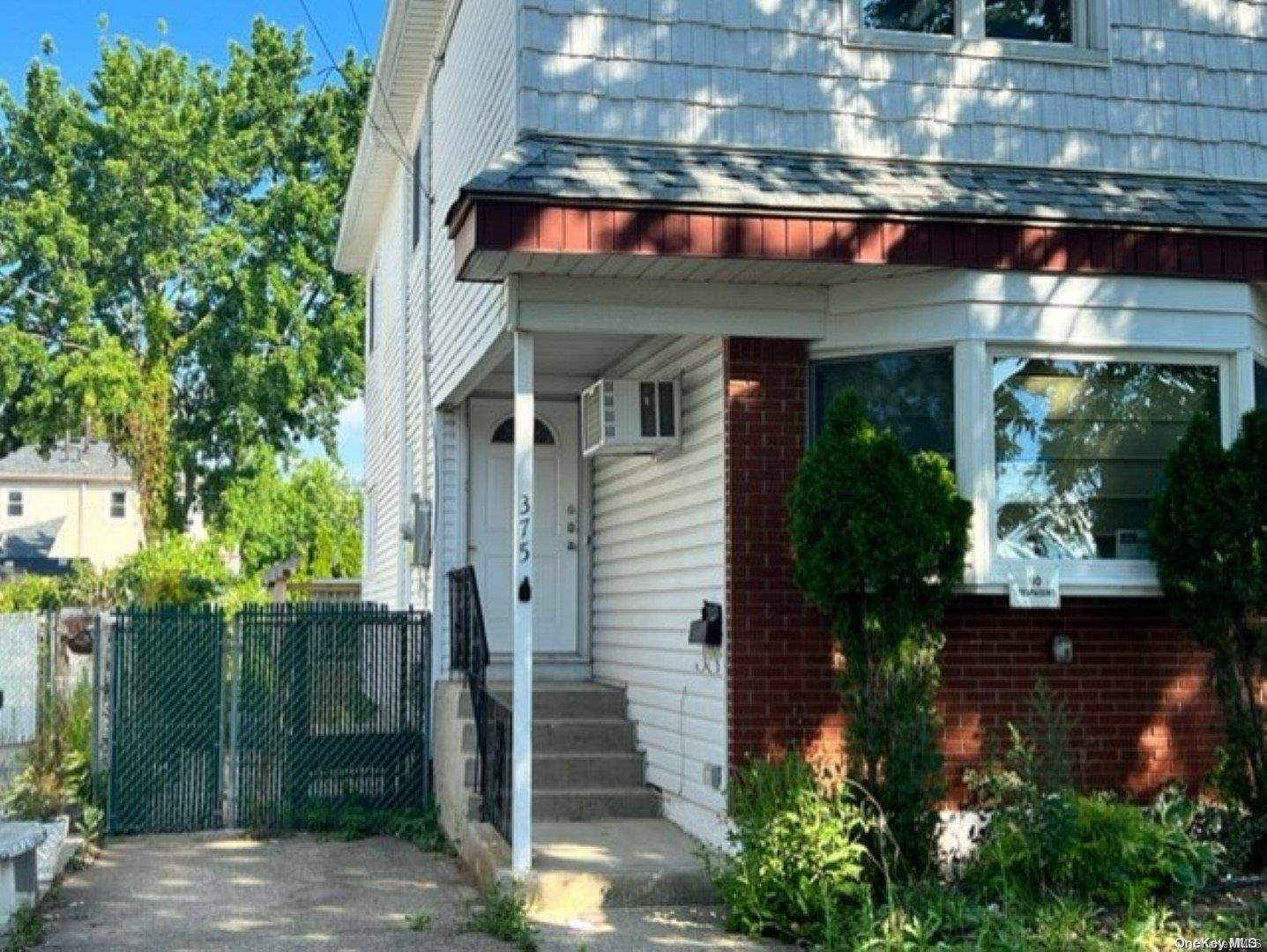 Staten Island, NY 10306,375 Milton AVE