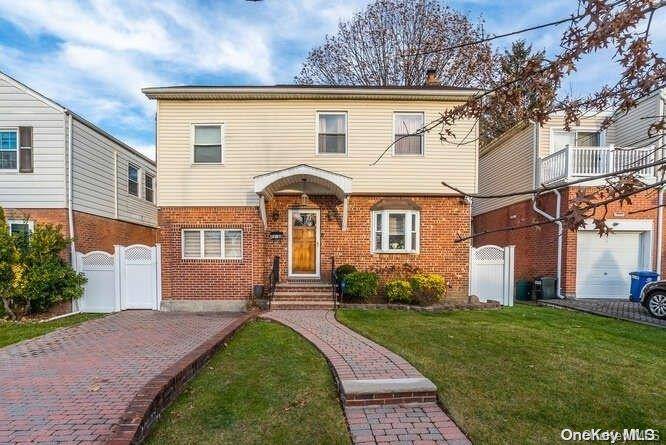 Hollis Hills, NY 11427,82-29 211 ST