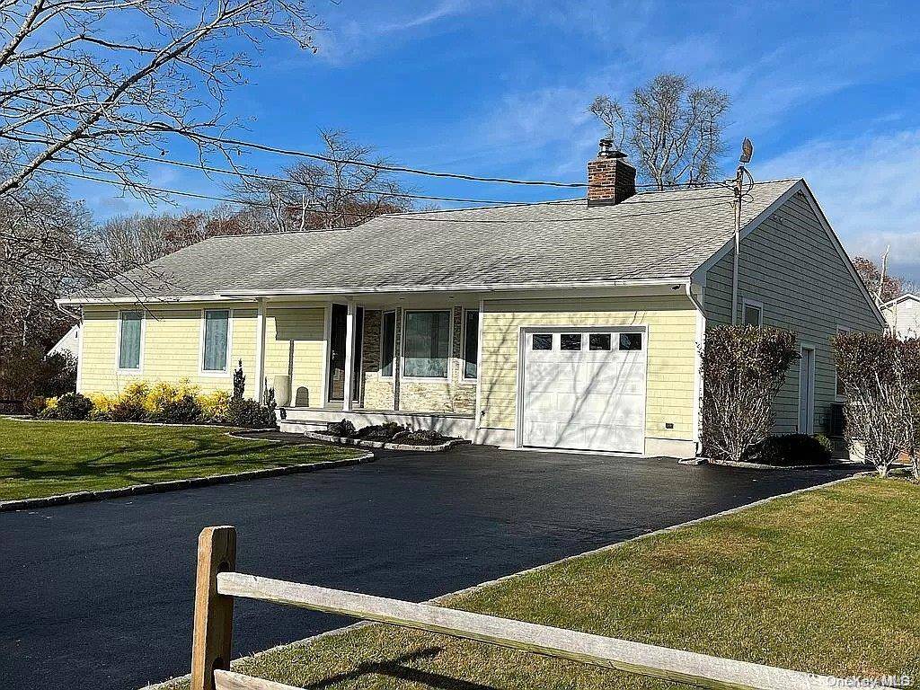 East Quogue, NY 11942,4 Widgeon LN