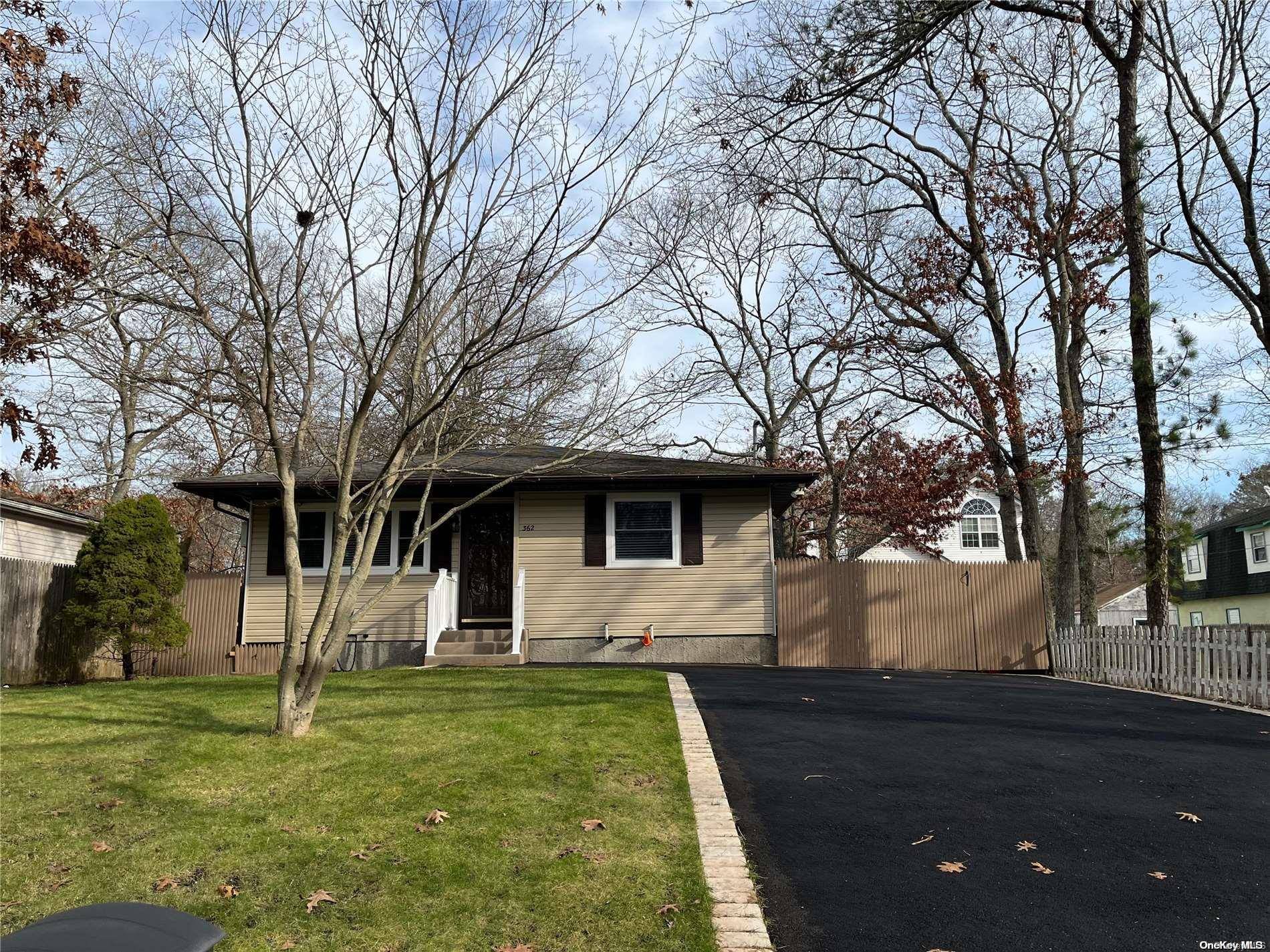 Shirley, NY 11967,362 River RD