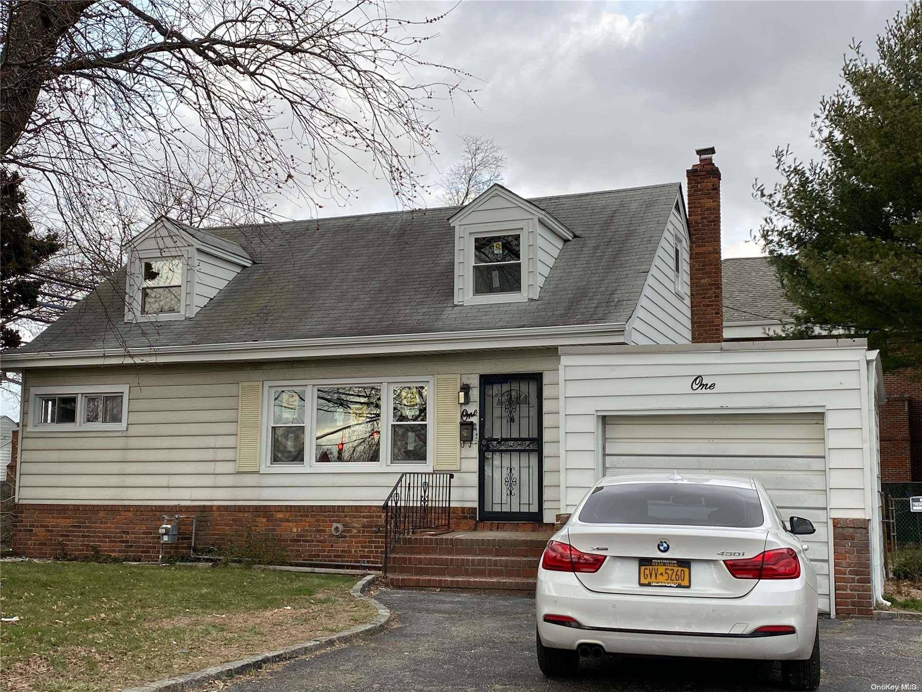 Plainview, NY 11803,1 Lincoln Gate