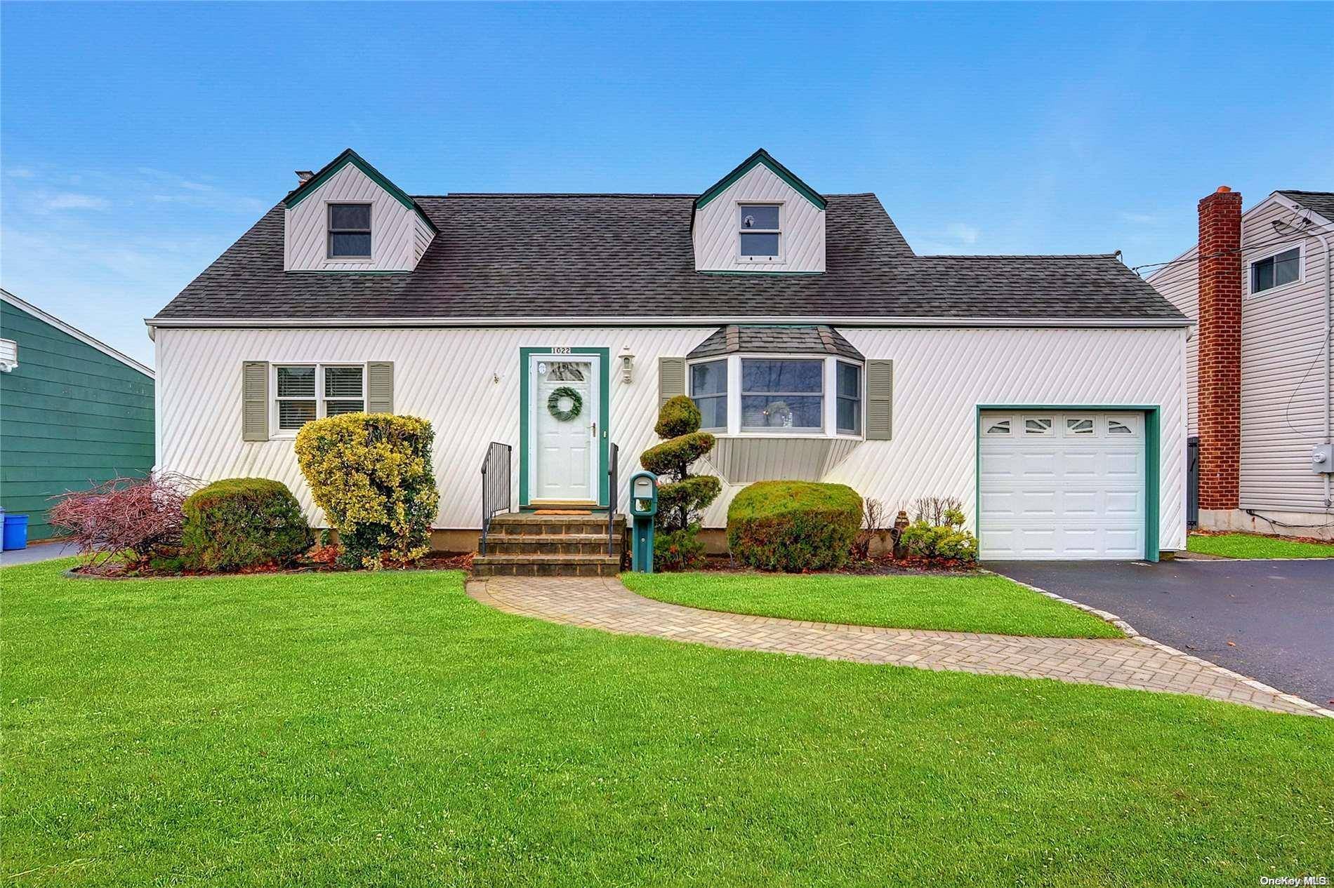 Lindenhurst, NY 11757,1022 N Indiana AVE