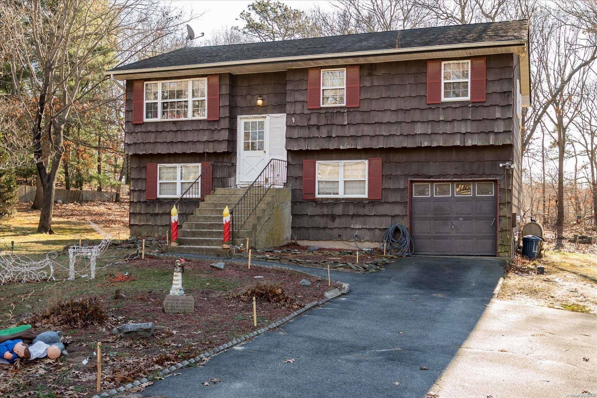 Shirley, NY 11967,4 Stacy CT