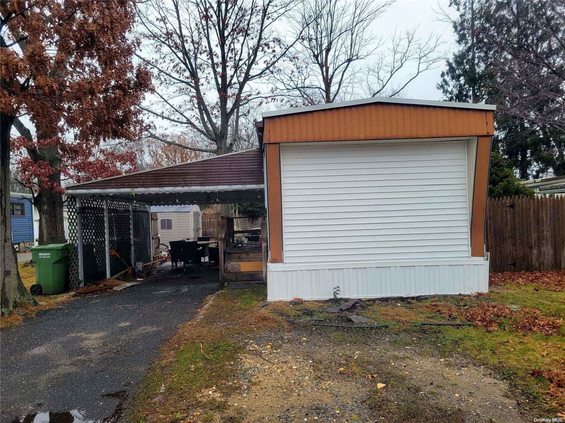 Bohemia, NY 11716,9 Buttercup Drive