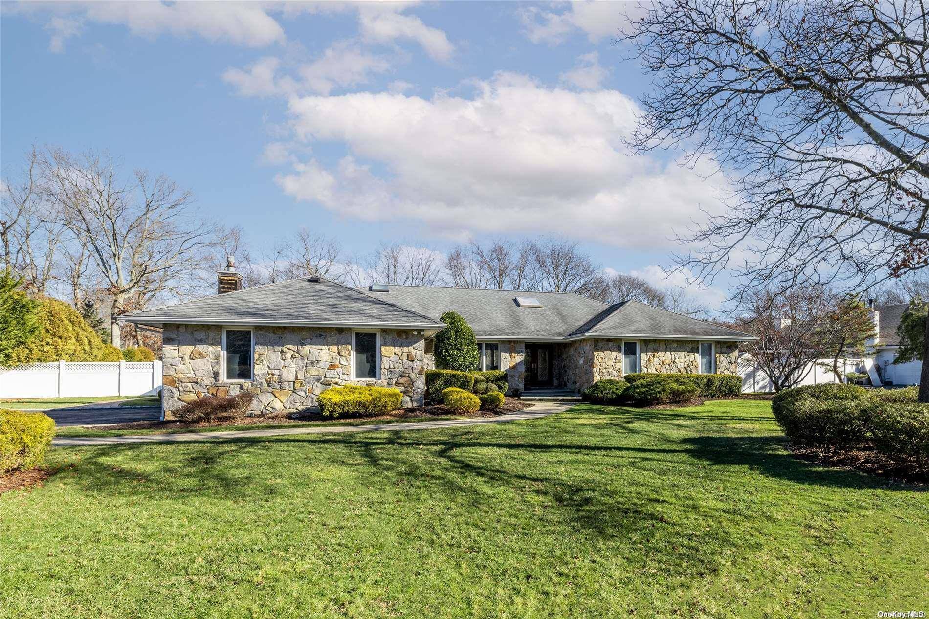 East Islip, NY 11730,27 Deer RUN