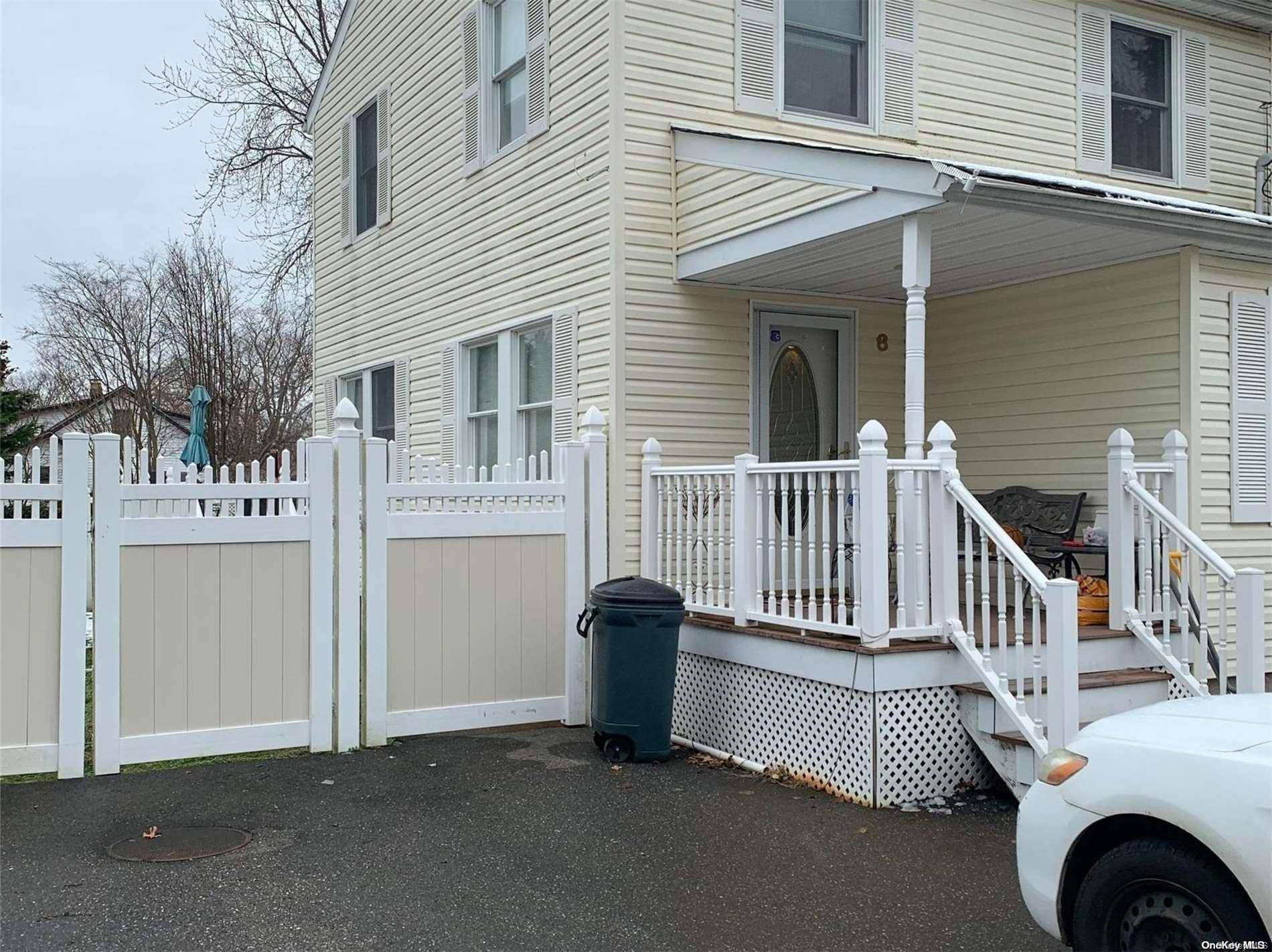 Patchogue, NY 11772,8 Robinson AVE