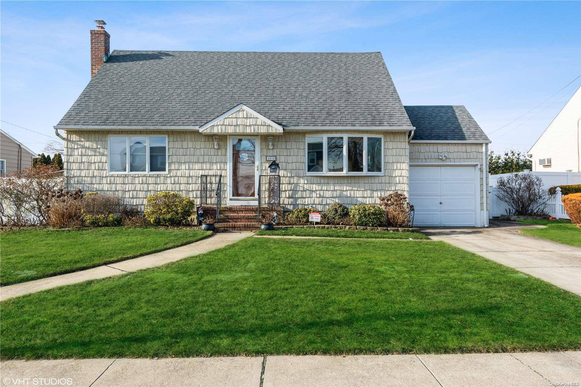 Seaford, NY 11783,4010 Maywood DR