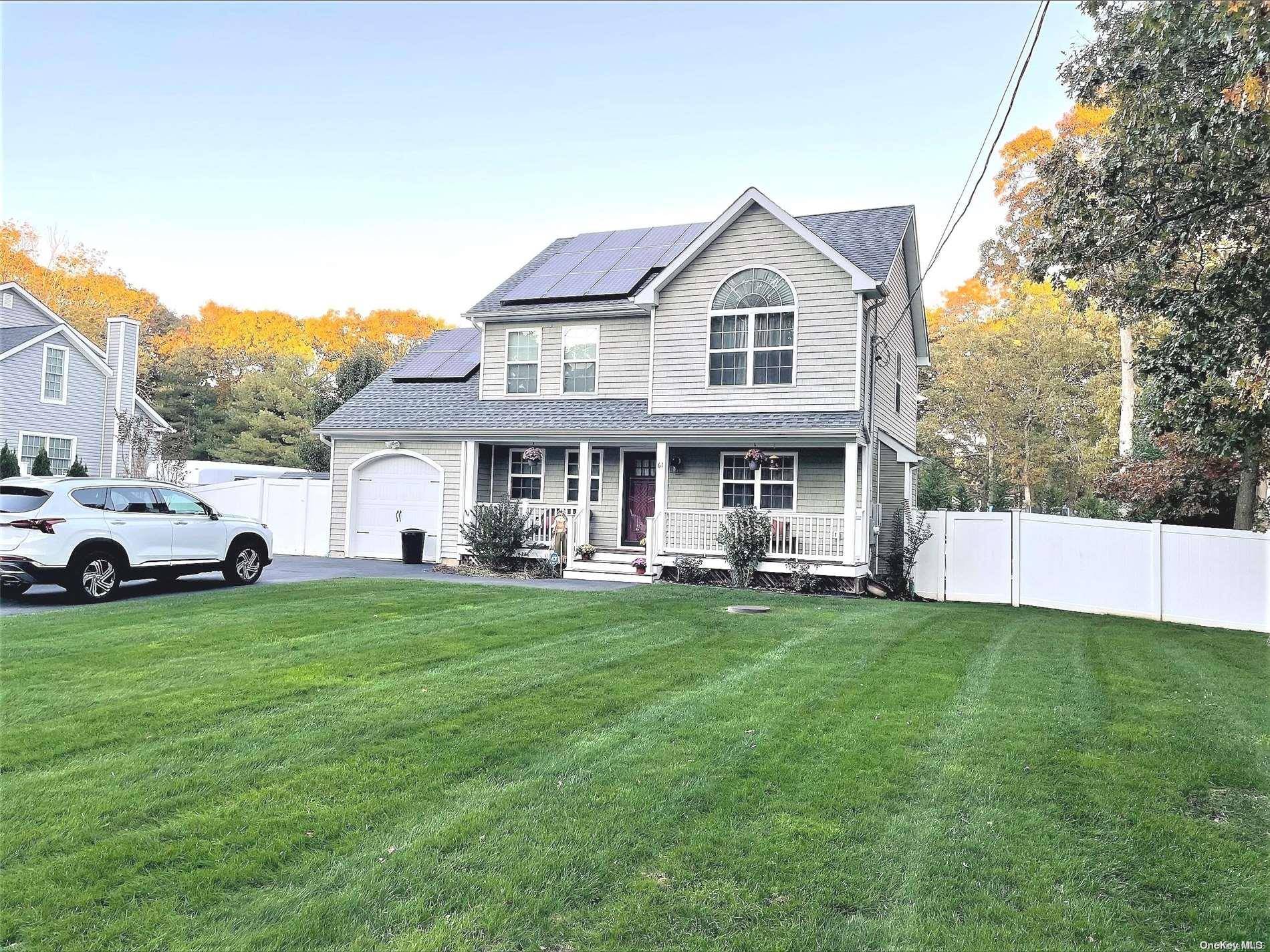 Shirley, NY 11967,61 Linden LN