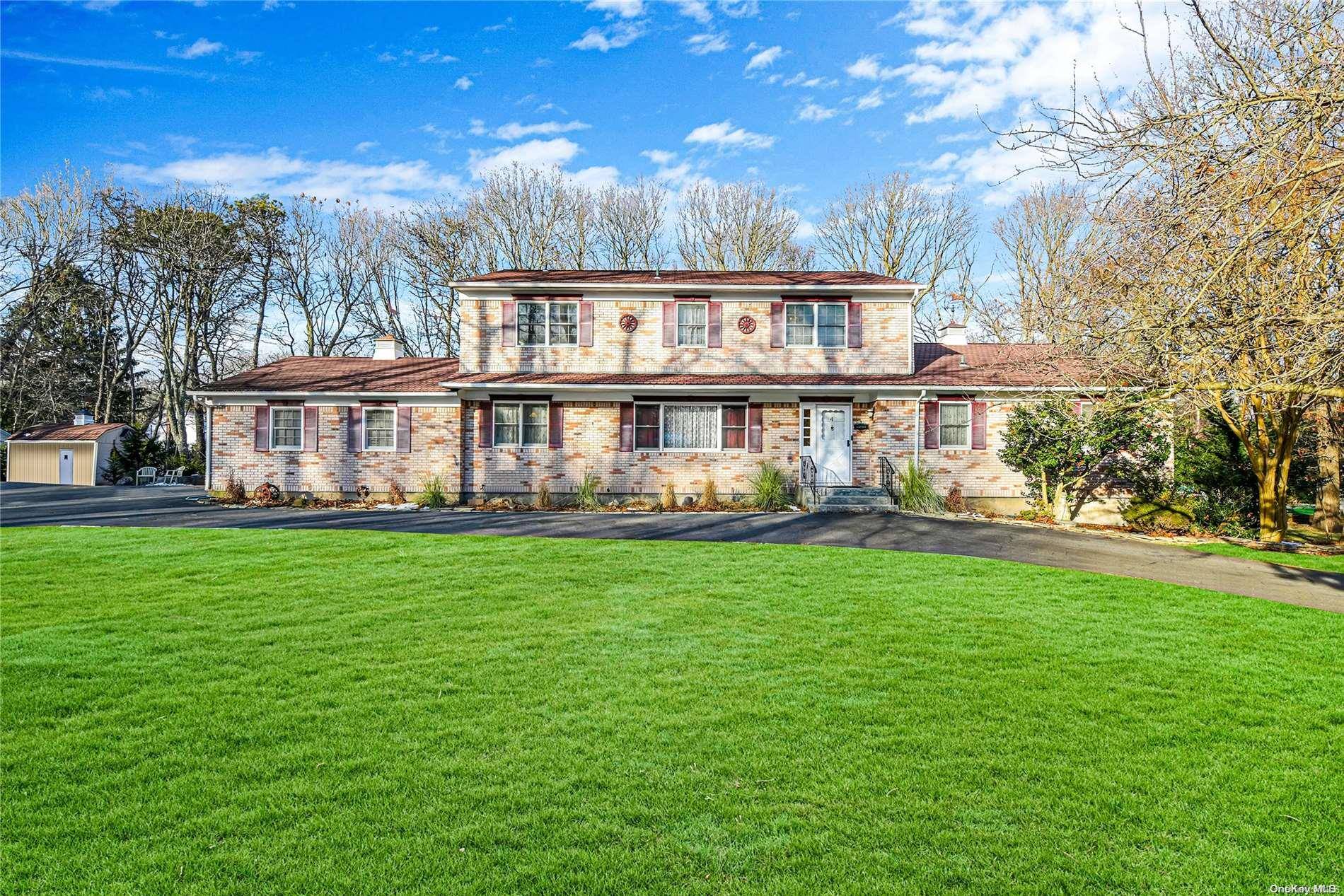 Smithtown, NY 11787,4 Loft RD