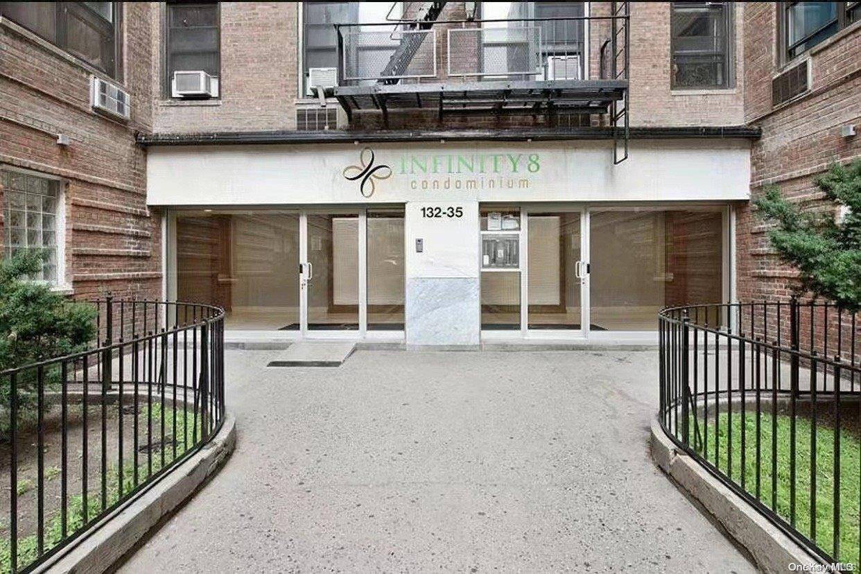 Flushing, NY 11355,132-35 Sanford Ave #406