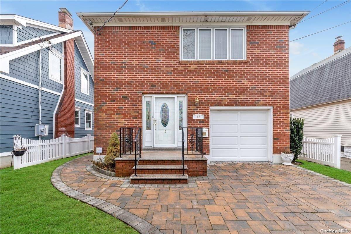 Mineola, NY 11501,17 Fairfield AVE