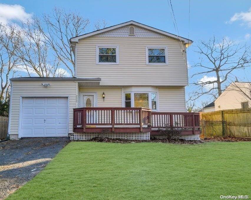 Shirley, NY 11967,203 Hounslow RD