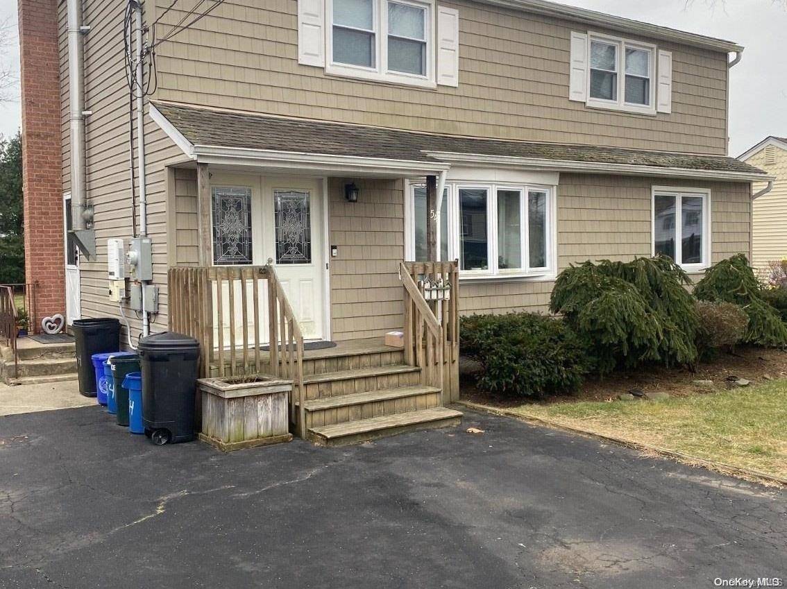 North Babylon, NY 11703,54 Mohawk DR