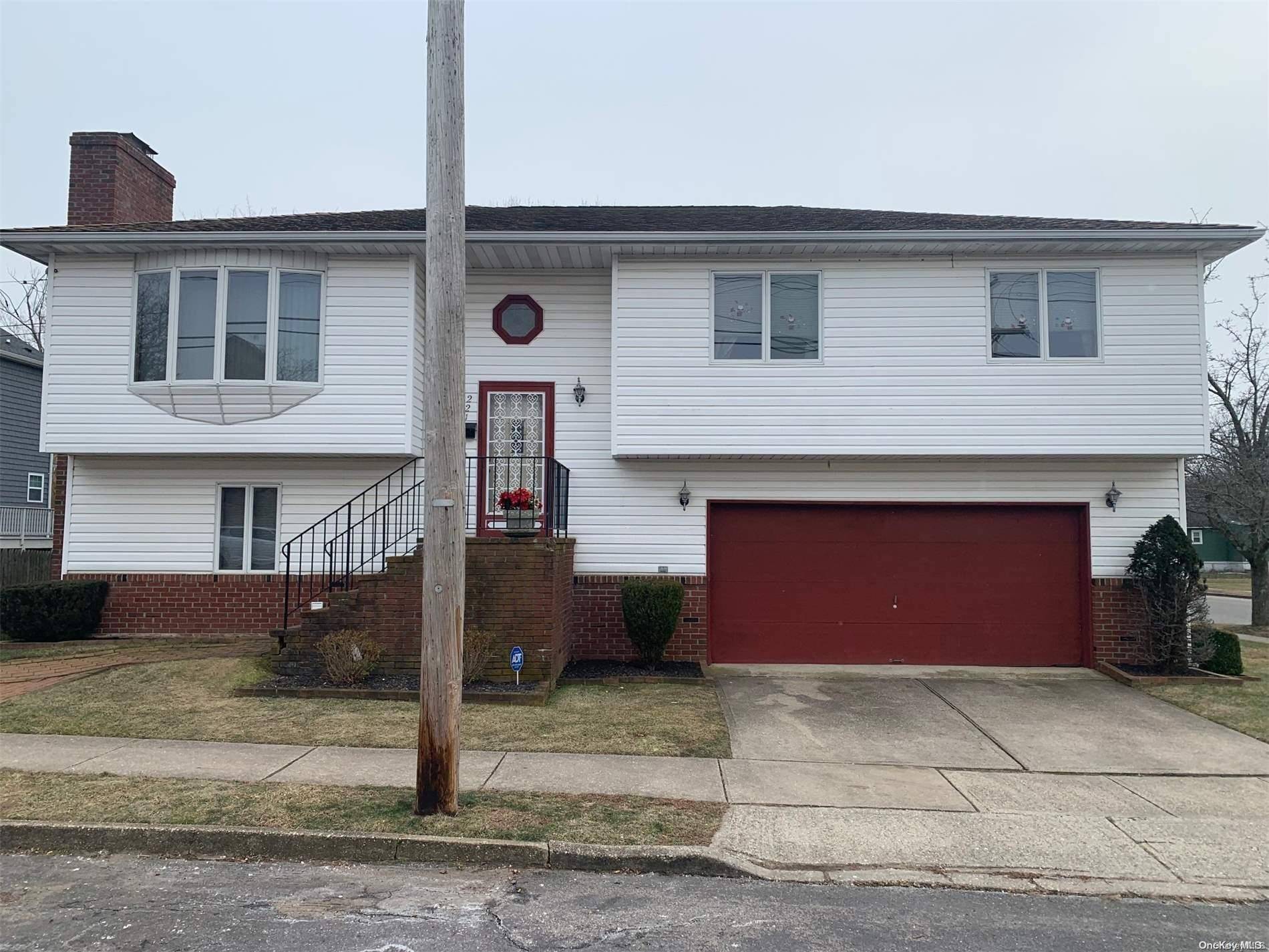 Greenport, NY 11944,221 North ST