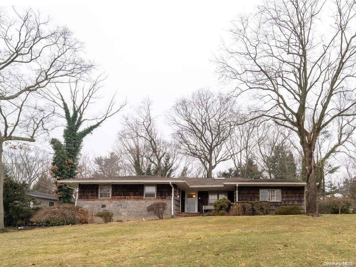 Plainview, NY 11803,9 Newport DR