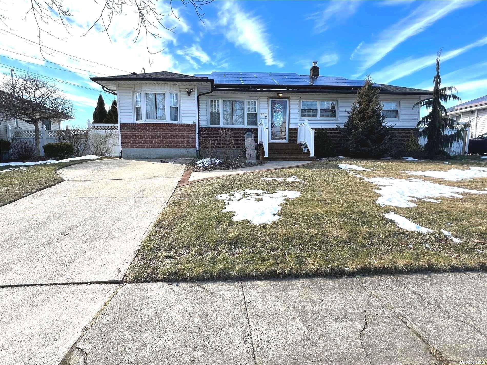 Lindenhurst, NY 11757,938 N Broome AVE